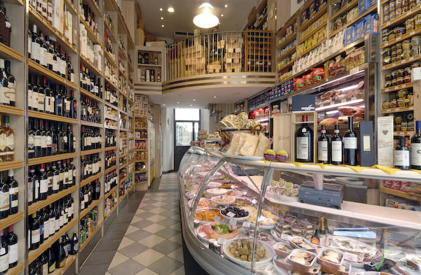 Interno Castiglioni gastronomia ed enoteca a Como