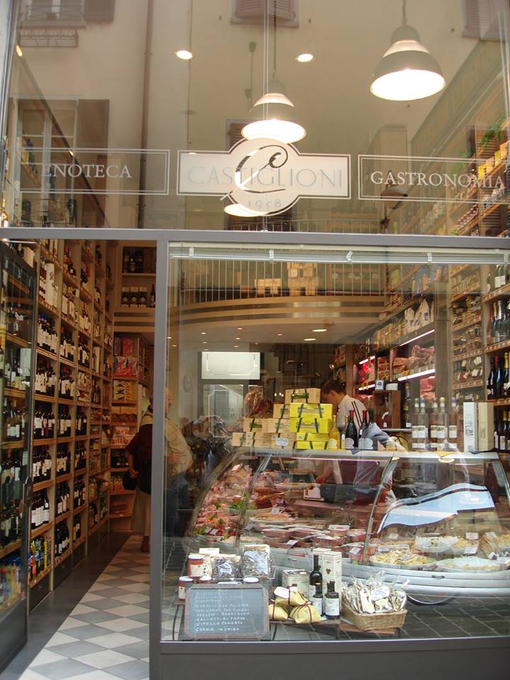 Vetrina della Gastronomia Castiglioni in Via Cesare Cantù a Como